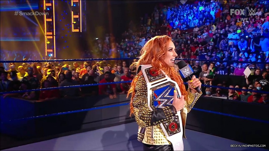 WWE_SmackDown_2021_08_27_720p_WEB_h264-HEEL_mp4_000241858.jpg