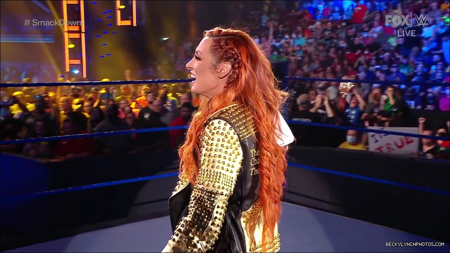WWE_SmackDown_2021_08_27_720p_WEB_h264-HEEL_mp4_000245094.jpg