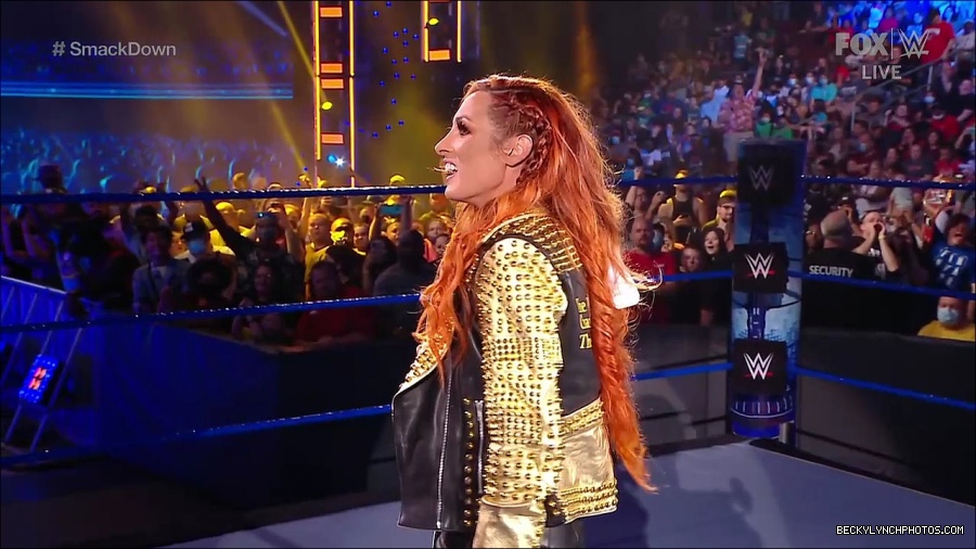 WWE_SmackDown_2021_08_27_720p_WEB_h264-HEEL_mp4_000245895.jpg