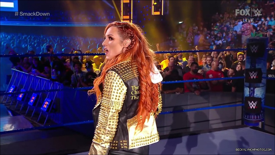 WWE_SmackDown_2021_08_27_720p_WEB_h264-HEEL_mp4_000246996.jpg