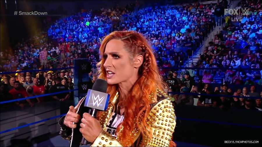 WWE_SmackDown_2021_08_27_720p_WEB_h264-HEEL_mp4_000275325.jpg