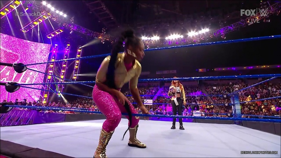 WWE_SmackDown_2021_08_27_720p_WEB_h264-HEEL_mp4_000404170.jpg