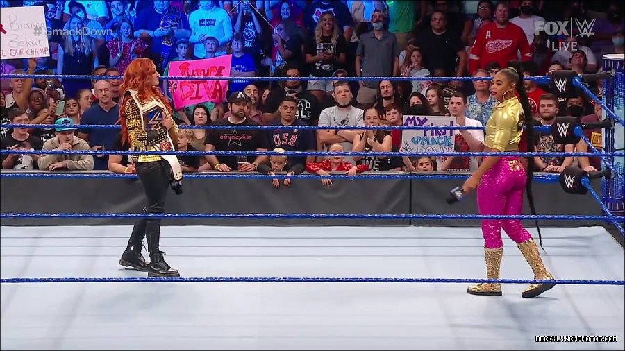 WWE_SmackDown_2021_08_27_720p_WEB_h264-HEEL_mp4_000411861.jpg