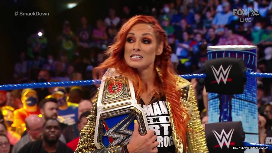 WWE_SmackDown_2021_08_27_720p_WEB_h264-HEEL_mp4_000421721.jpg