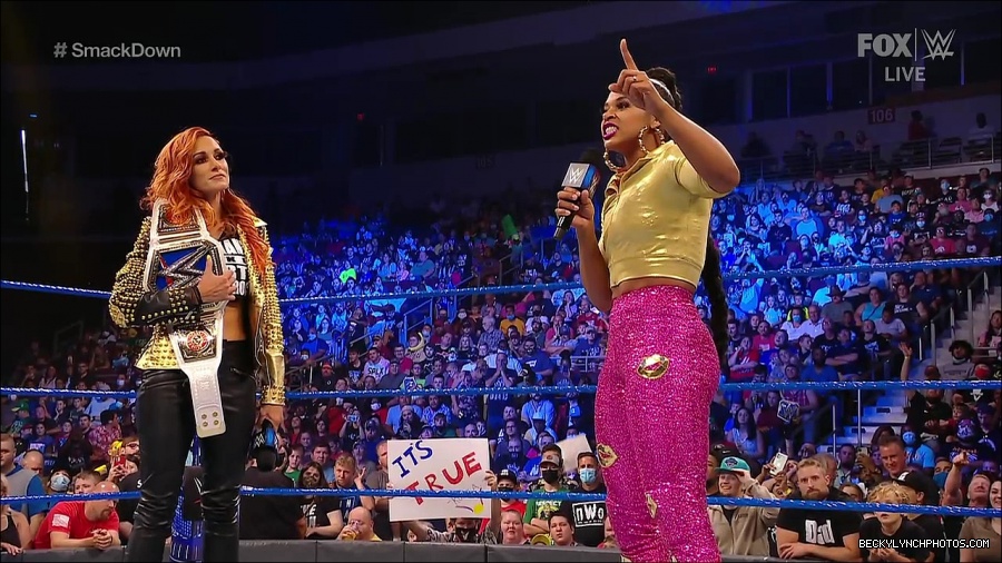 WWE_SmackDown_2021_08_27_720p_WEB_h264-HEEL_mp4_000459175.jpg