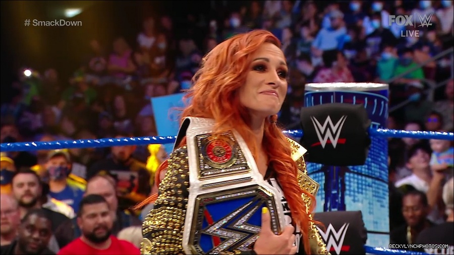 WWE_SmackDown_2021_08_27_720p_WEB_h264-HEEL_mp4_000463329.jpg