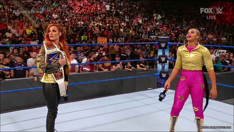 WWE_SmackDown_2021_08_27_720p_WEB_h264-HEEL_mp4_000487036.jpg