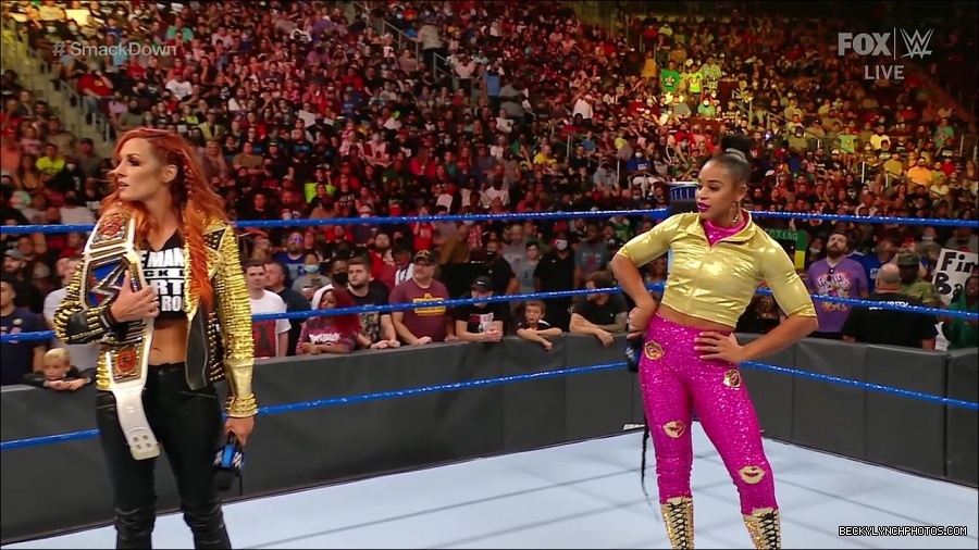 WWE_SmackDown_2021_08_27_720p_WEB_h264-HEEL_mp4_000498531.jpg