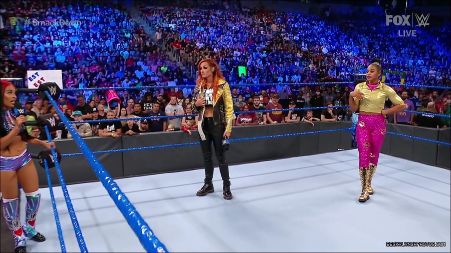 WWE_SmackDown_2021_08_27_720p_WEB_h264-HEEL_mp4_000521837.jpg