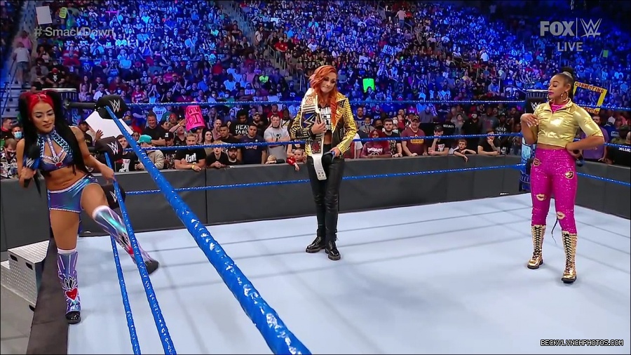 WWE_SmackDown_2021_08_27_720p_WEB_h264-HEEL_mp4_000523306.jpg