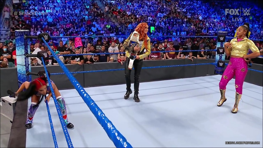 WWE_SmackDown_2021_08_27_720p_WEB_h264-HEEL_mp4_000523873.jpg