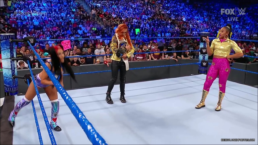 WWE_SmackDown_2021_08_27_720p_WEB_h264-HEEL_mp4_000524473.jpg