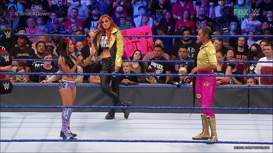WWE_SmackDown_2021_08_27_720p_WEB_h264-HEEL_mp4_000533733.jpg