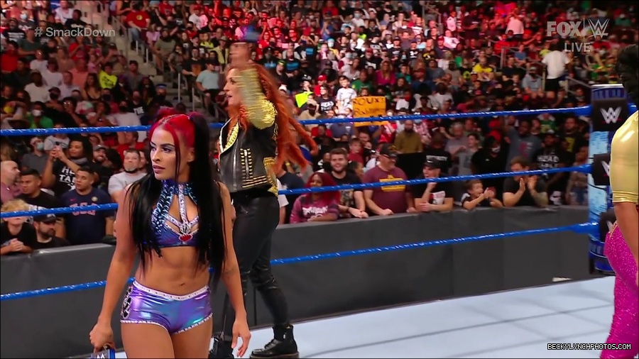 WWE_SmackDown_2021_08_27_720p_WEB_h264-HEEL_mp4_000560860.jpg