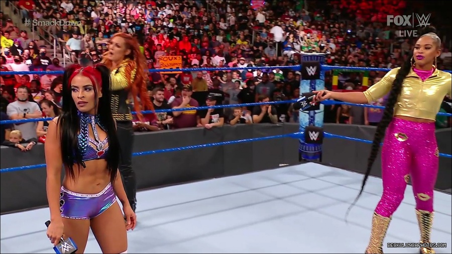 WWE_SmackDown_2021_08_27_720p_WEB_h264-HEEL_mp4_000562011.jpg
