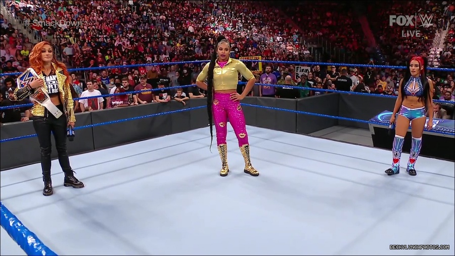 WWE_SmackDown_2021_08_27_720p_WEB_h264-HEEL_mp4_000574740.jpg