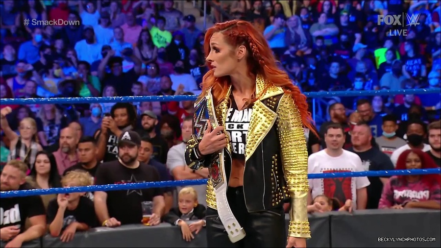 WWE_SmackDown_2021_08_27_720p_WEB_h264-HEEL_mp4_000585985.jpg