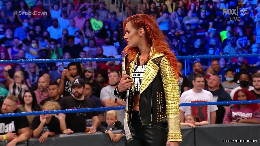 WWE_SmackDown_2021_08_27_720p_WEB_h264-HEEL_mp4_000586469.jpg