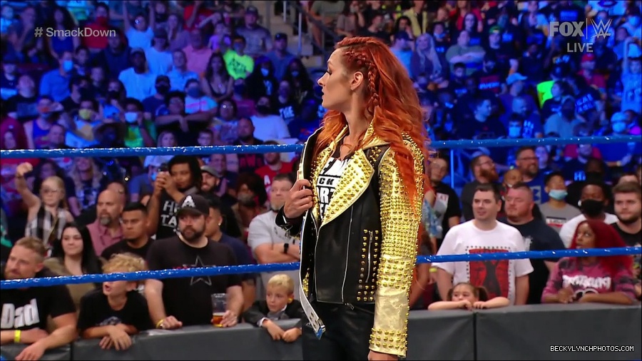 WWE_SmackDown_2021_08_27_720p_WEB_h264-HEEL_mp4_000587036.jpg