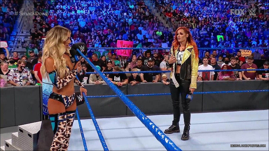 WWE_SmackDown_2021_08_27_720p_WEB_h264-HEEL_mp4_000594243.jpg