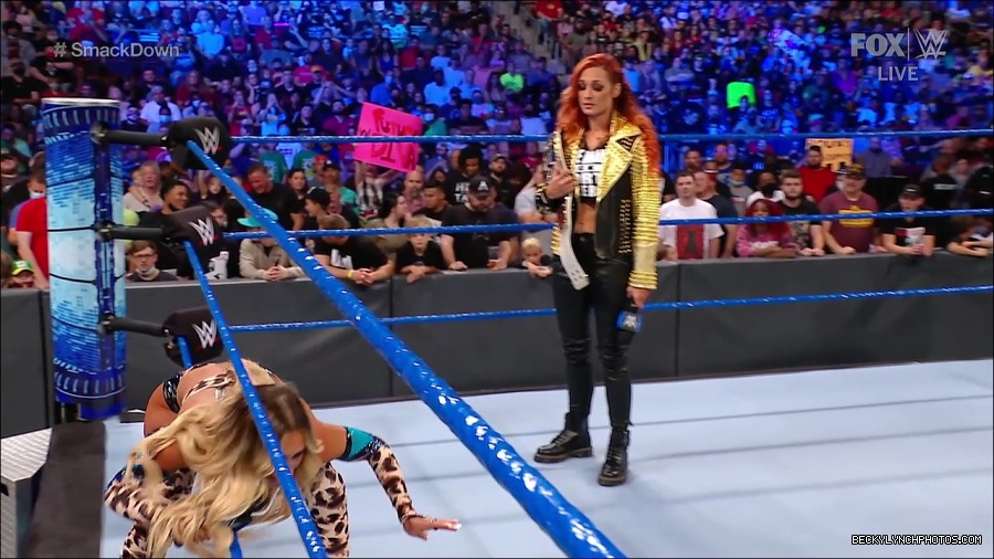 WWE_SmackDown_2021_08_27_720p_WEB_h264-HEEL_mp4_000595628.jpg