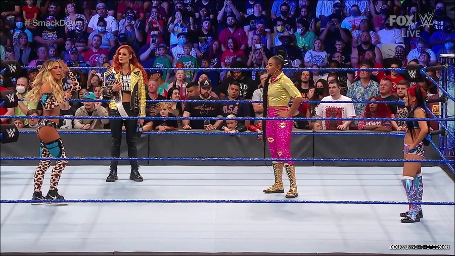 WWE_SmackDown_2021_08_27_720p_WEB_h264-HEEL_mp4_000599782.jpg