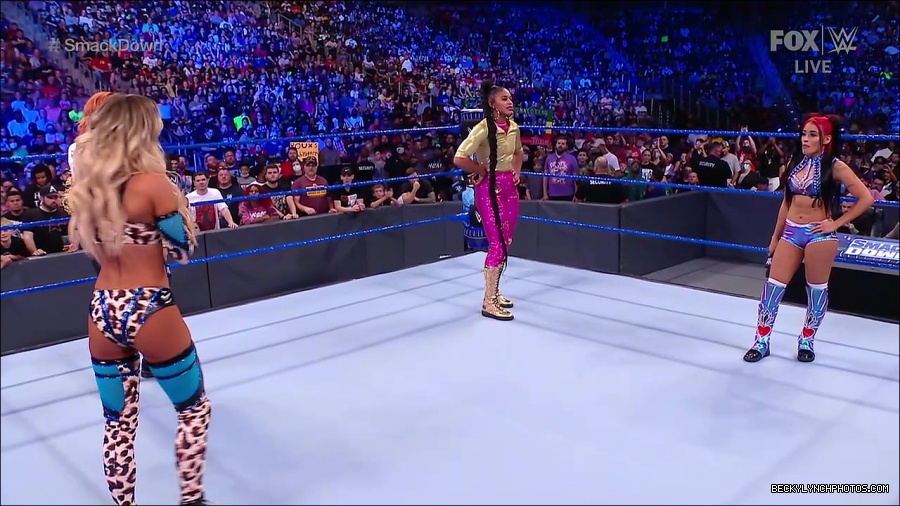 WWE_SmackDown_2021_08_27_720p_WEB_h264-HEEL_mp4_000604720.jpg