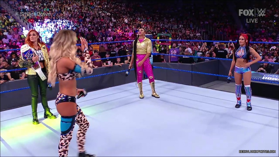 WWE_SmackDown_2021_08_27_720p_WEB_h264-HEEL_mp4_000606305.jpg
