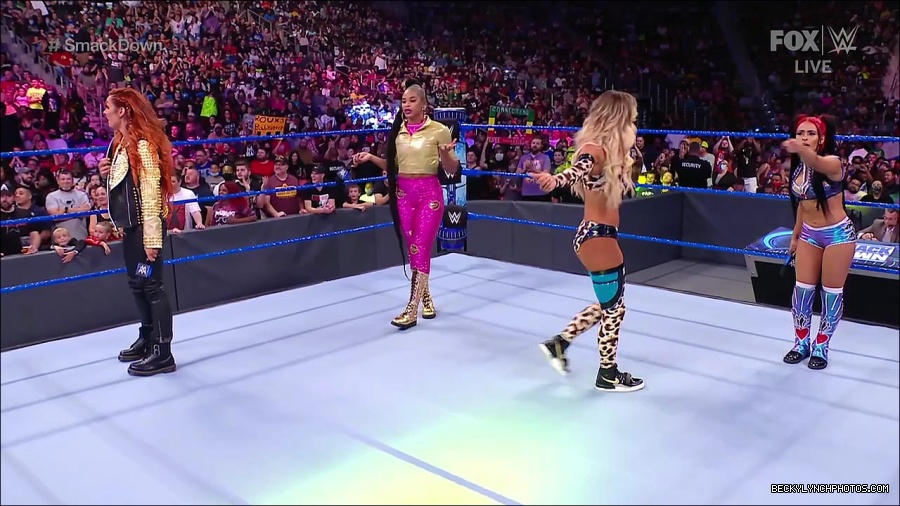 WWE_SmackDown_2021_08_27_720p_WEB_h264-HEEL_mp4_000610242.jpg