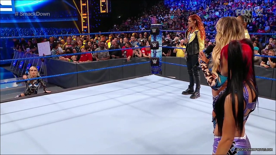 WWE_SmackDown_2021_08_27_720p_WEB_h264-HEEL_mp4_000632431.jpg