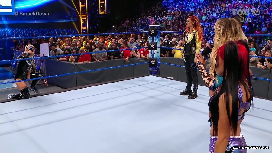 WWE_SmackDown_2021_08_27_720p_WEB_h264-HEEL_mp4_000632982.jpg