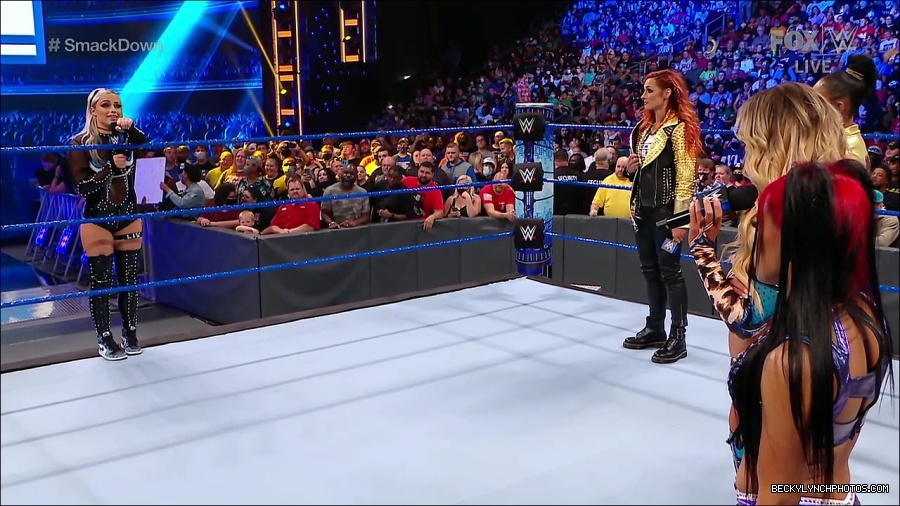 WWE_SmackDown_2021_08_27_720p_WEB_h264-HEEL_mp4_000636736.jpg
