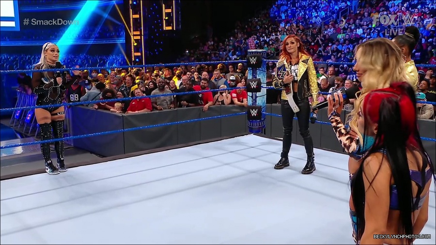 WWE_SmackDown_2021_08_27_720p_WEB_h264-HEEL_mp4_000638471.jpg