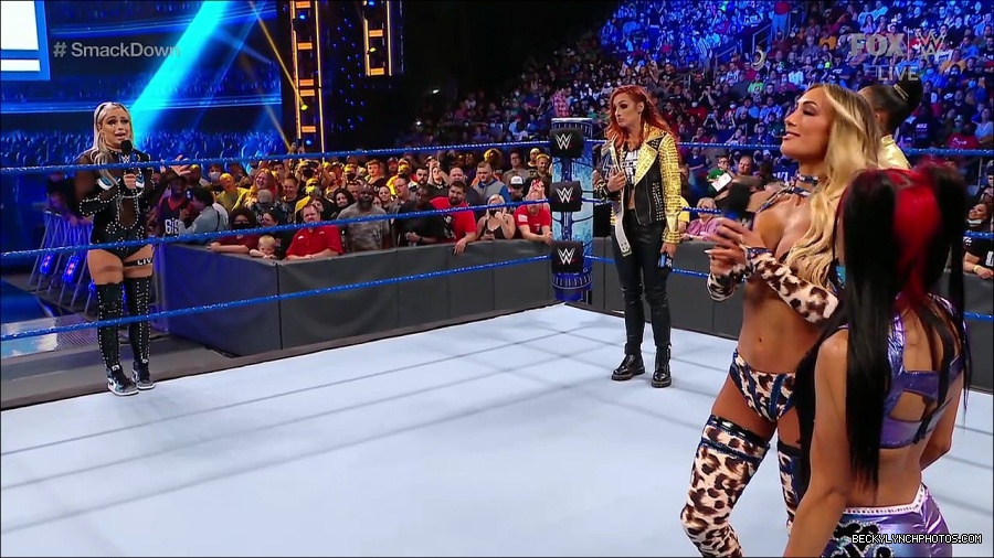 WWE_SmackDown_2021_08_27_720p_WEB_h264-HEEL_mp4_000640056.jpg
