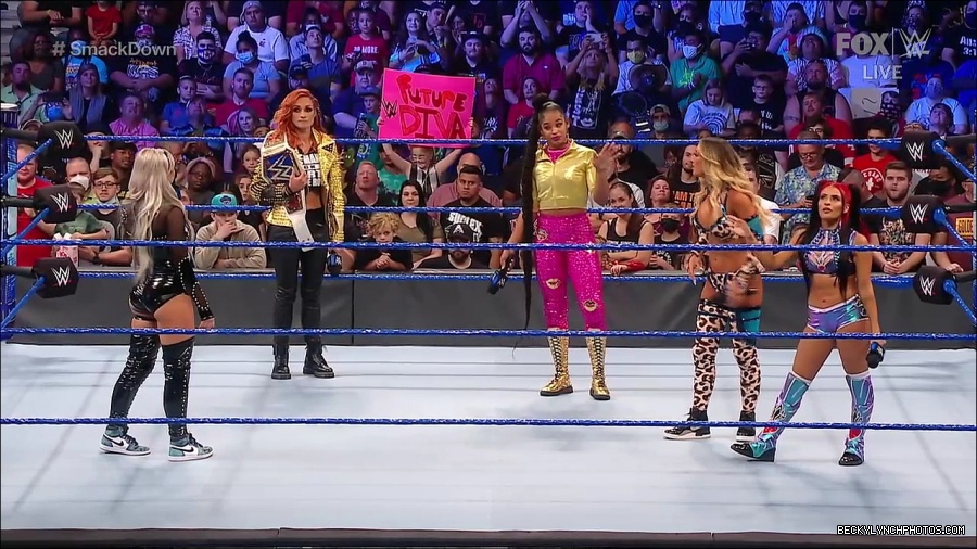WWE_SmackDown_2021_08_27_720p_WEB_h264-HEEL_mp4_000648531.jpg