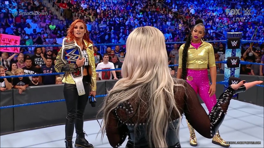 WWE_SmackDown_2021_08_27_720p_WEB_h264-HEEL_mp4_000653786.jpg