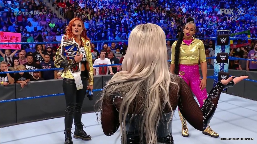 WWE_SmackDown_2021_08_27_720p_WEB_h264-HEEL_mp4_000654303.jpg