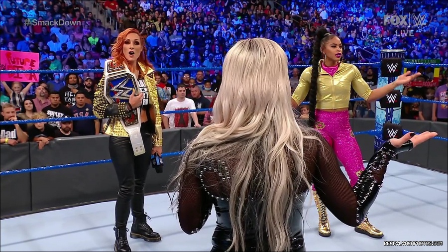 WWE_SmackDown_2021_08_27_720p_WEB_h264-HEEL_mp4_000655254.jpg