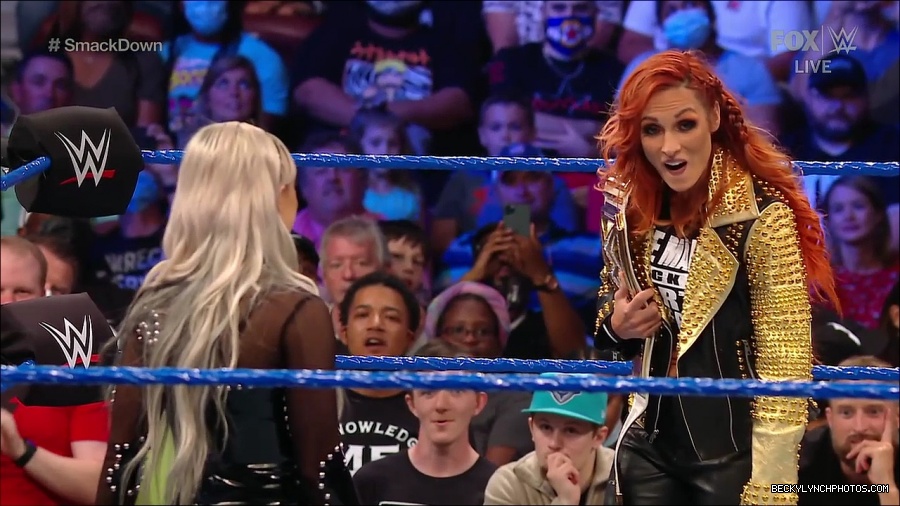 WWE_SmackDown_2021_08_27_720p_WEB_h264-HEEL_mp4_000656889.jpg