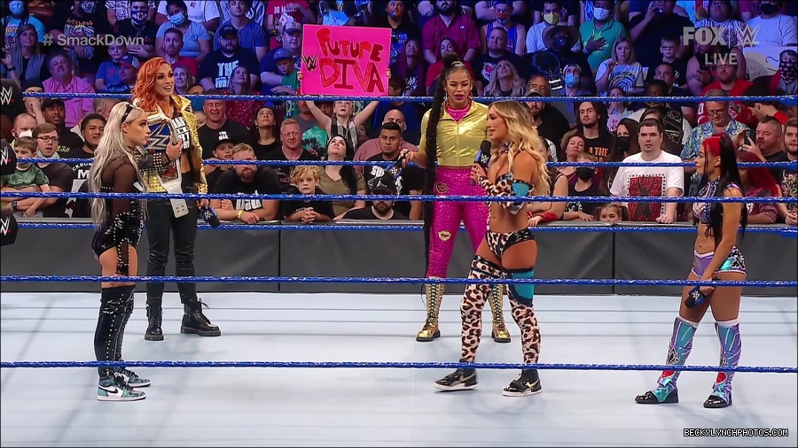 WWE_SmackDown_2021_08_27_720p_WEB_h264-HEEL_mp4_000661460.jpg