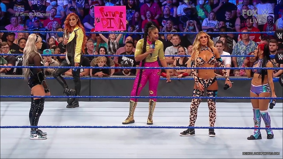 WWE_SmackDown_2021_08_27_720p_WEB_h264-HEEL_mp4_000679829.jpg