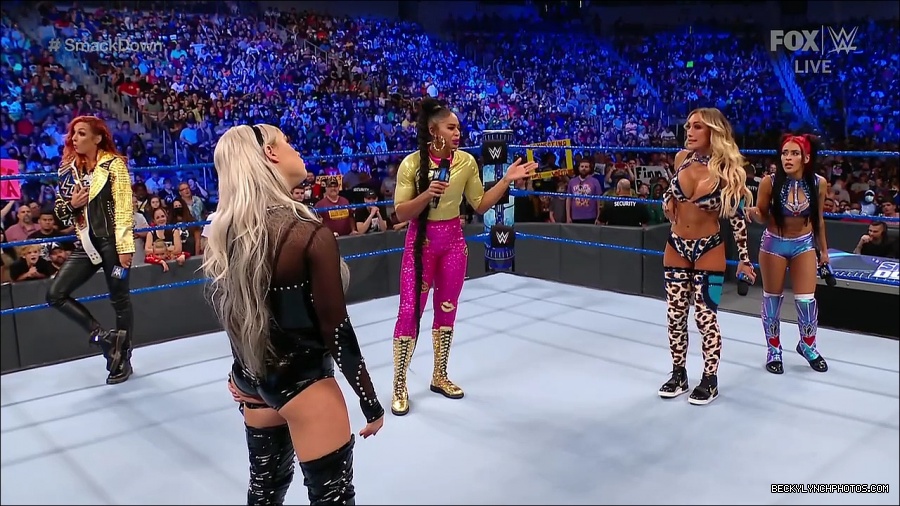 WWE_SmackDown_2021_08_27_720p_WEB_h264-HEEL_mp4_000682148.jpg