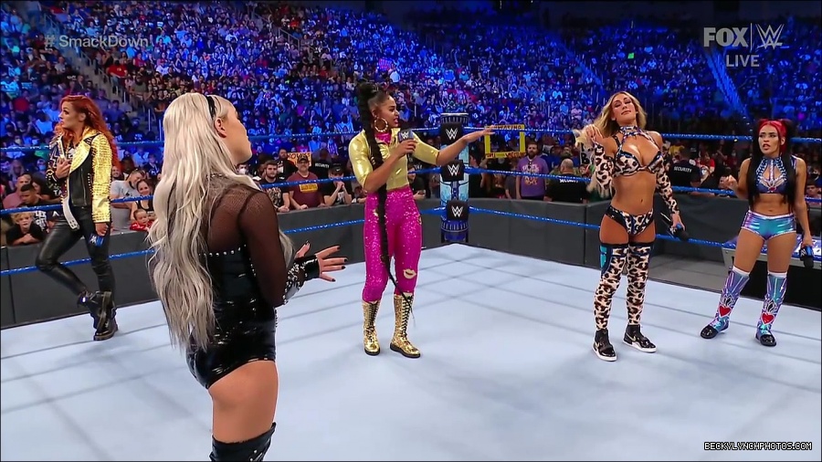 WWE_SmackDown_2021_08_27_720p_WEB_h264-HEEL_mp4_000683733.jpg