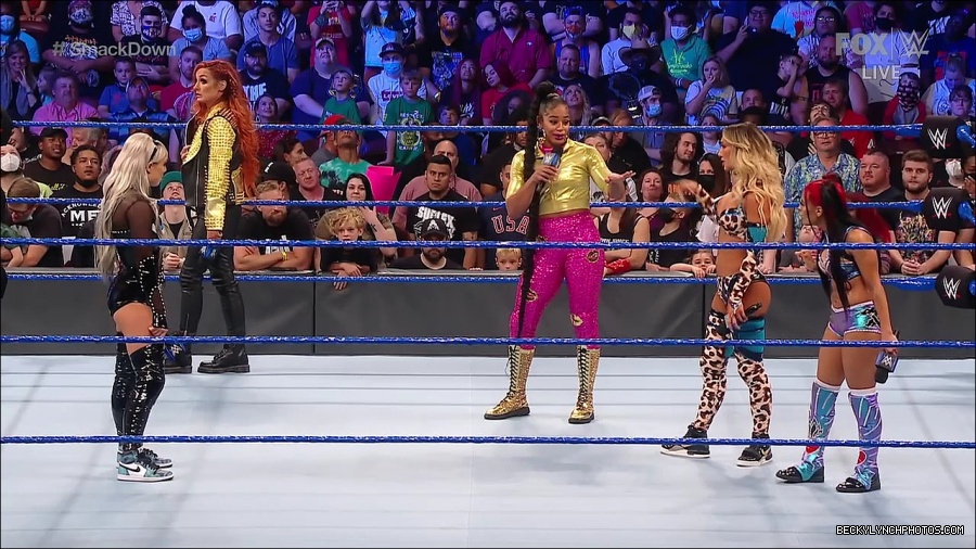 WWE_SmackDown_2021_08_27_720p_WEB_h264-HEEL_mp4_000686318.jpg