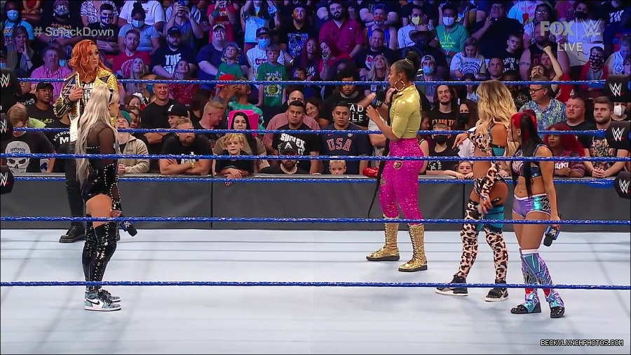 WWE_SmackDown_2021_08_27_720p_WEB_h264-HEEL_mp4_000688871.jpg