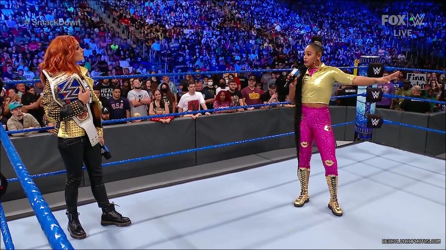 WWE_SmackDown_2021_08_27_720p_WEB_h264-HEEL_mp4_000691974.jpg