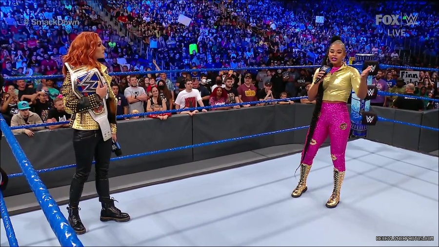 WWE_SmackDown_2021_08_27_720p_WEB_h264-HEEL_mp4_000693743.jpg