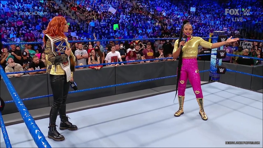 WWE_SmackDown_2021_08_27_720p_WEB_h264-HEEL_mp4_000694710.jpg