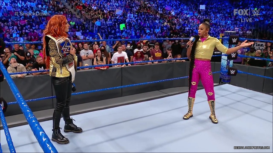 WWE_SmackDown_2021_08_27_720p_WEB_h264-HEEL_mp4_000695227.jpg