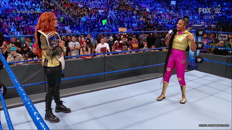 WWE_SmackDown_2021_08_27_720p_WEB_h264-HEEL_mp4_000696295.jpg